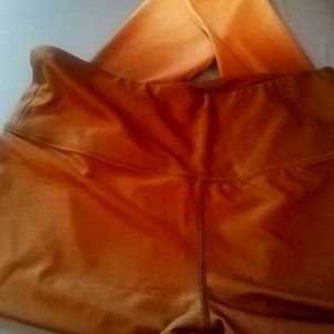 Dark grey Ombre leggings.